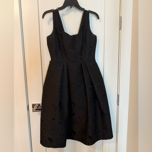 Ivanka Trump Dresses & Skirts - EUC Tonal Black Rose Print Cocktail Dress - Size 4